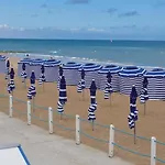 Apartment Beau Acces Plage, Piscine, Jardin, Tennis, Velos, Netflix Cabourg