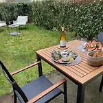 Beau Acces Plage, Piscine, Jardin, Tennis, Velos, Netflix Apartment