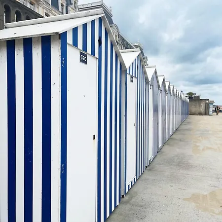 Beau Avec Acces Plage, Jardin, Piscine, Tennis, Velos, Netflix קאבורג