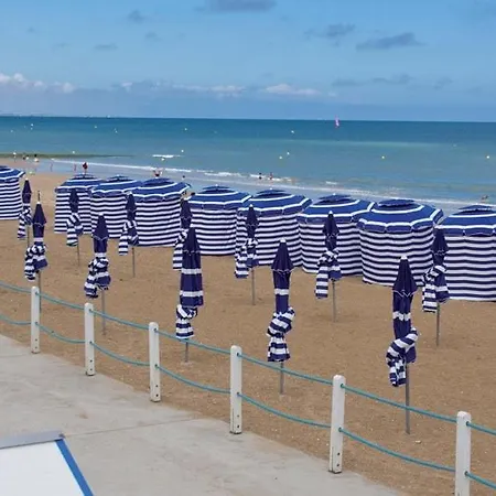 דירה Beau Avec Acces Plage, Jardin, Piscine, Tennis, Velos, Netflix קאבורג