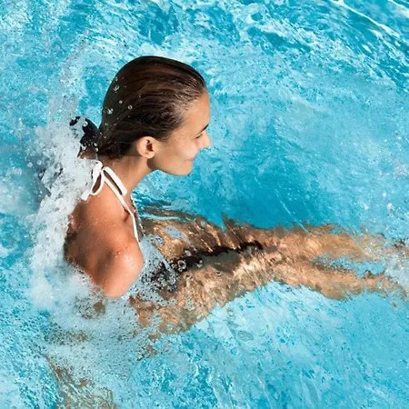 Beau Avec Acces Plage, Jardin, Piscine, Tennis, Velos, Netflix קאבורג