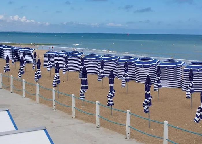 Lejlighed Beau Studio Acces Plage, Piscine, Jardin, Tennis, Velos, Netflix Cabourg